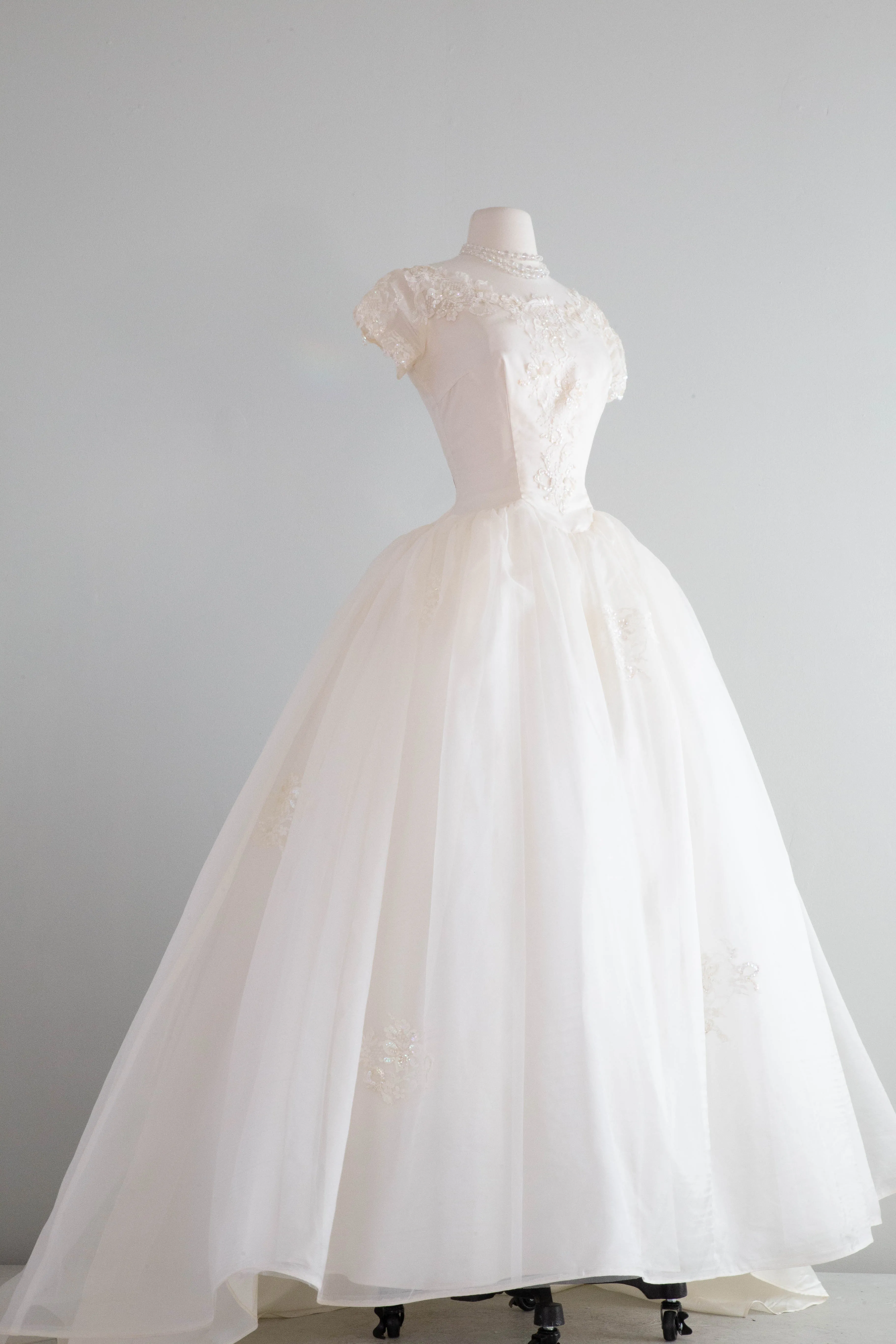 Breathtaking 1950's Ivory Couture Wedding Gown In Silk Organza / Small