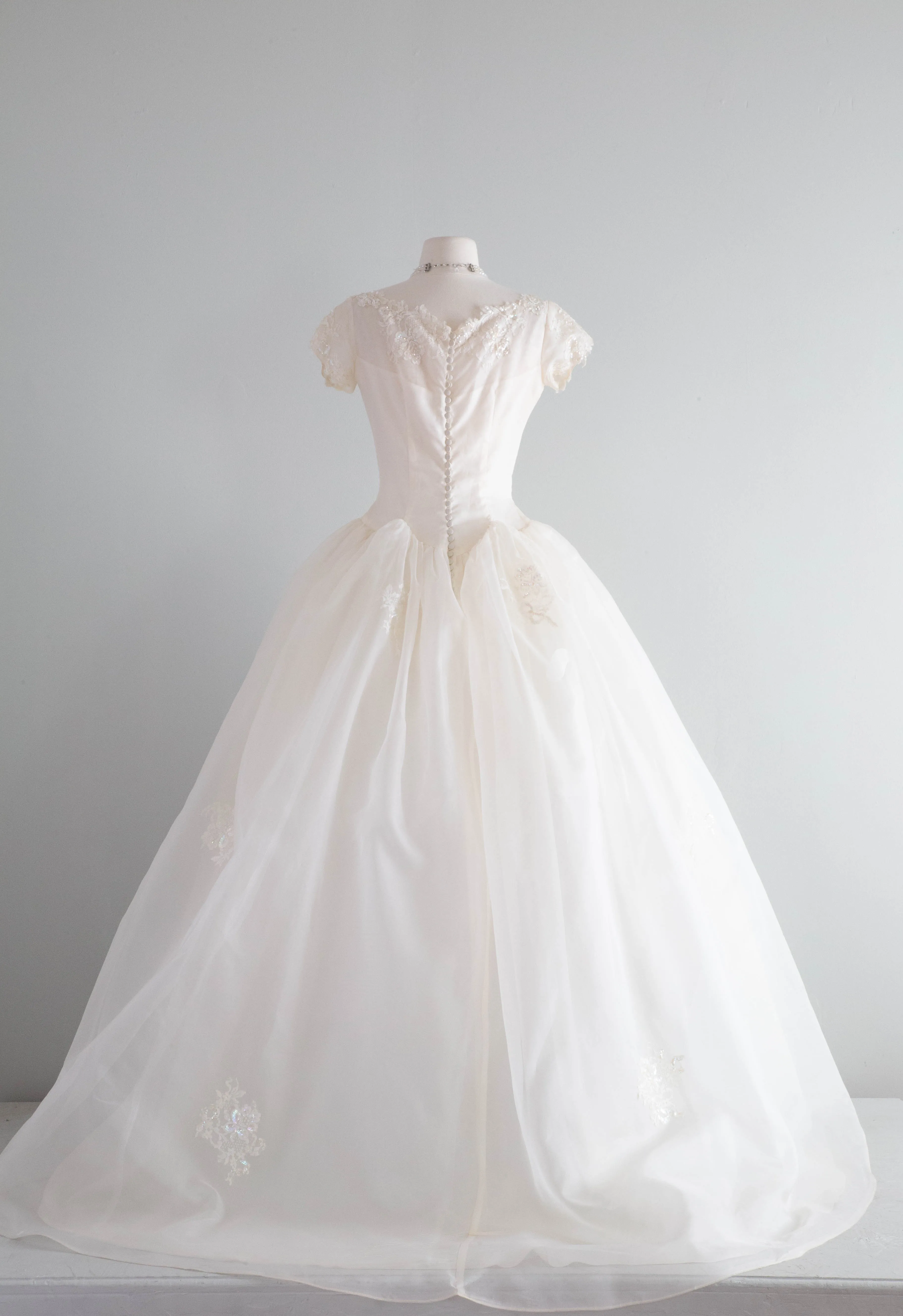 Breathtaking 1950's Ivory Couture Wedding Gown In Silk Organza / Small