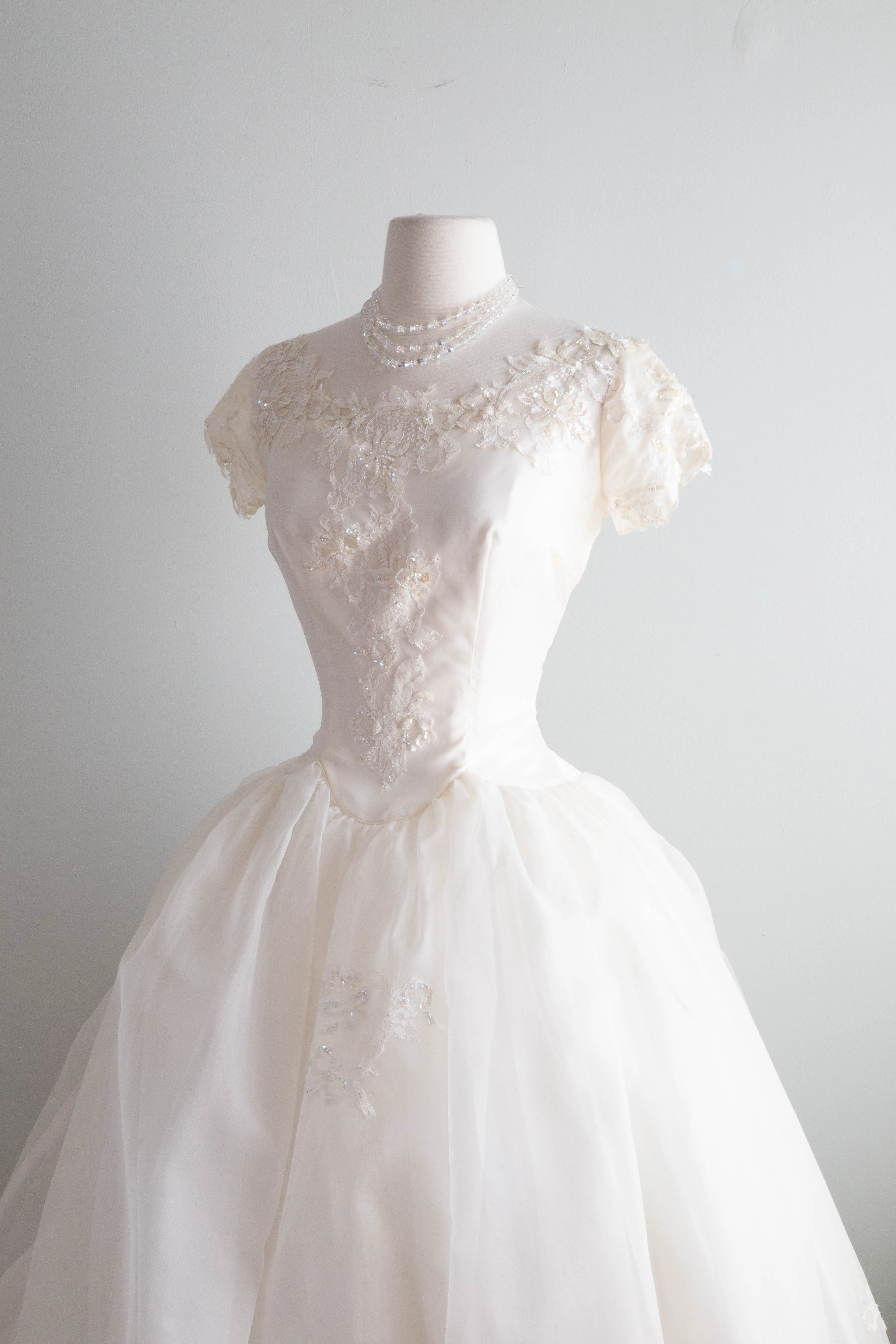 Breathtaking 1950's Ivory Couture Wedding Gown In Silk Organza / Small