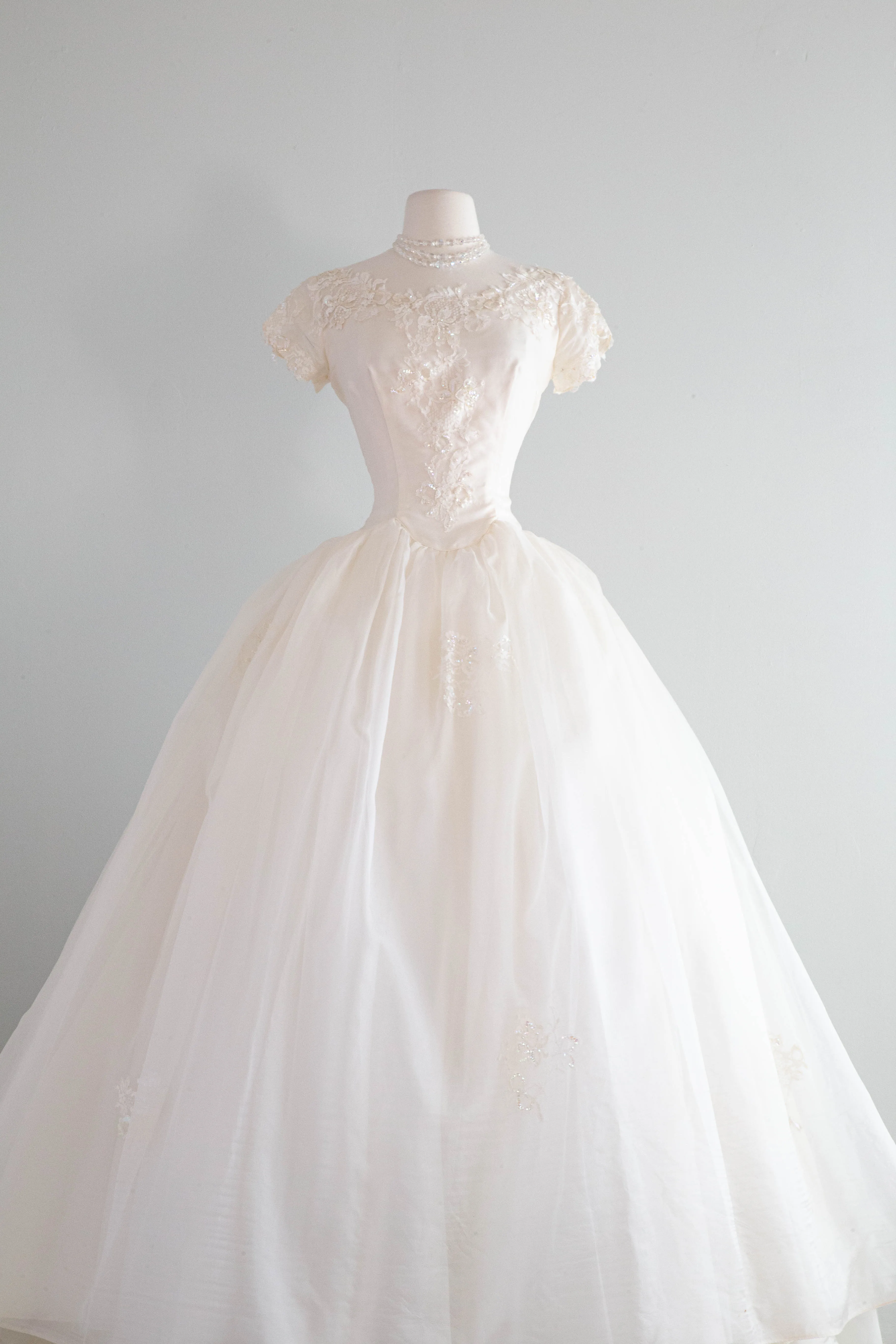 Breathtaking 1950's Ivory Couture Wedding Gown In Silk Organza / Small