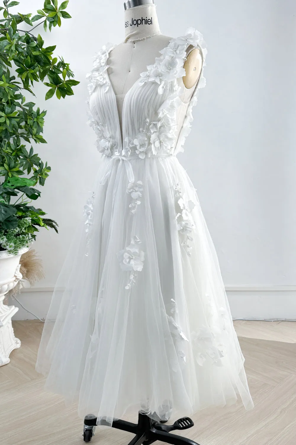 V Neck Sleeveless 3D Floral Applique Midi Wedding Dress